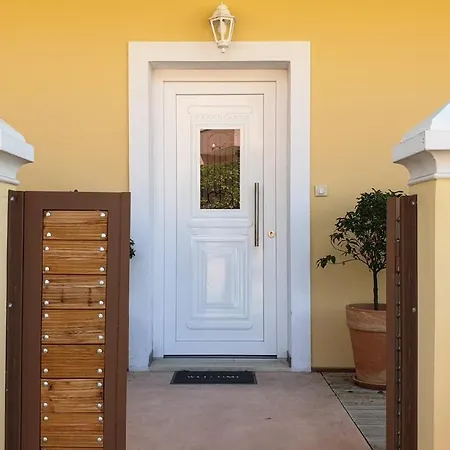 Helen & * Άγιος Στέφανος