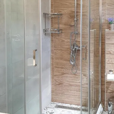 Helen & Άγιος Στέφανος